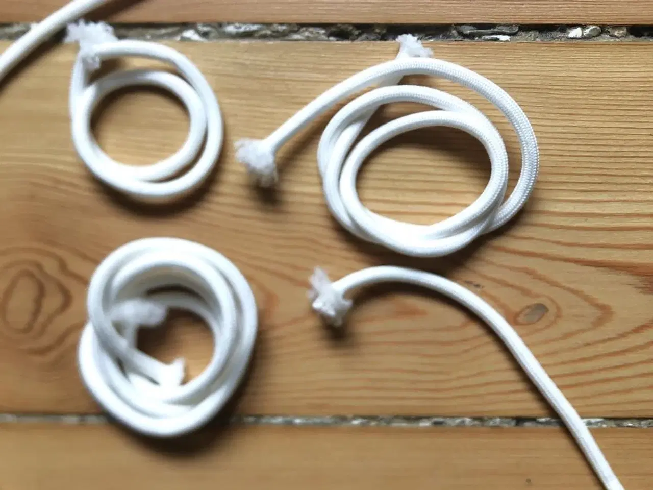 Billede 2 - Hvid faldskærmsline - paracord