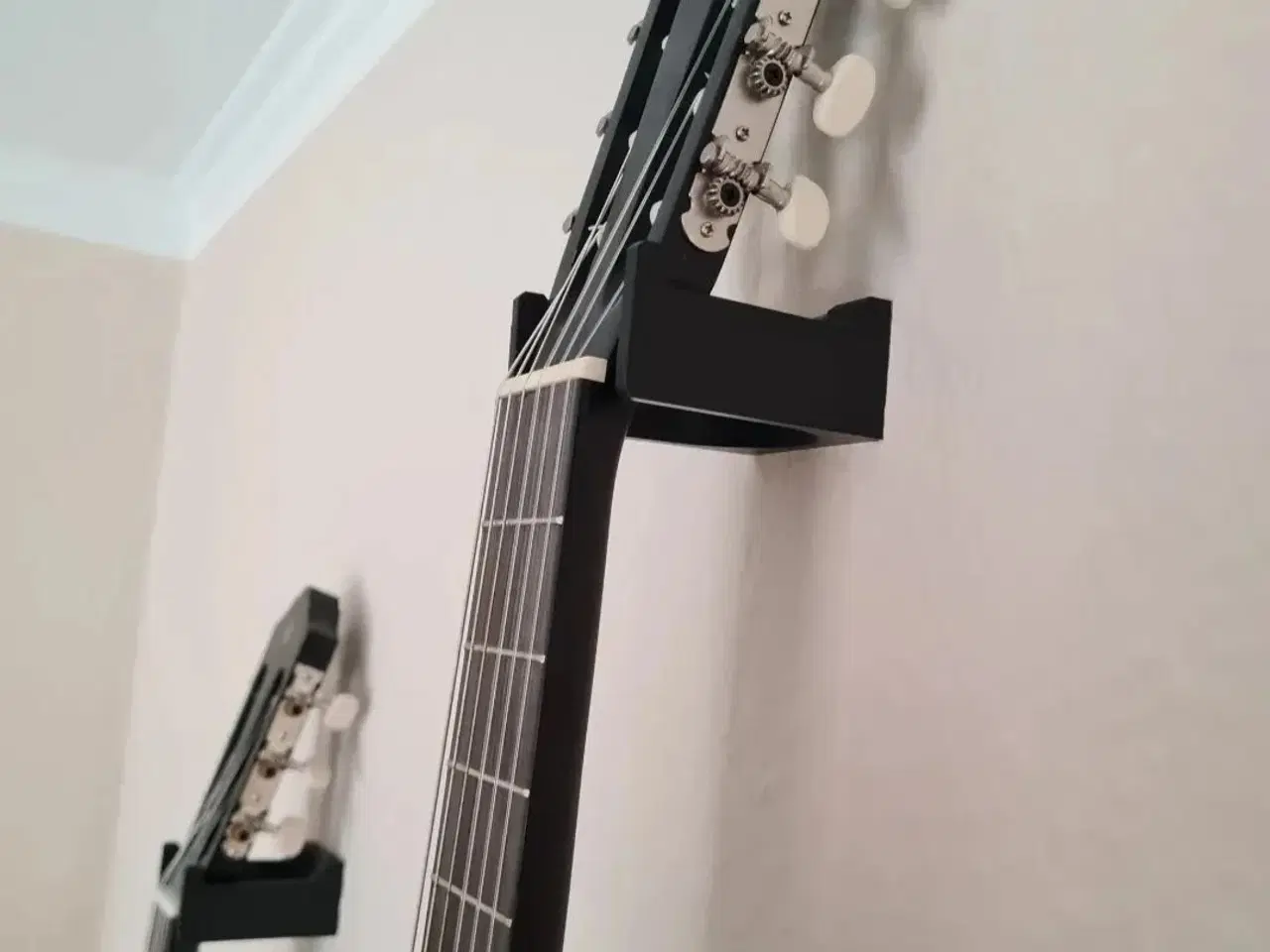 Billede 1 - Vægbeslag til guitar, 2 stk