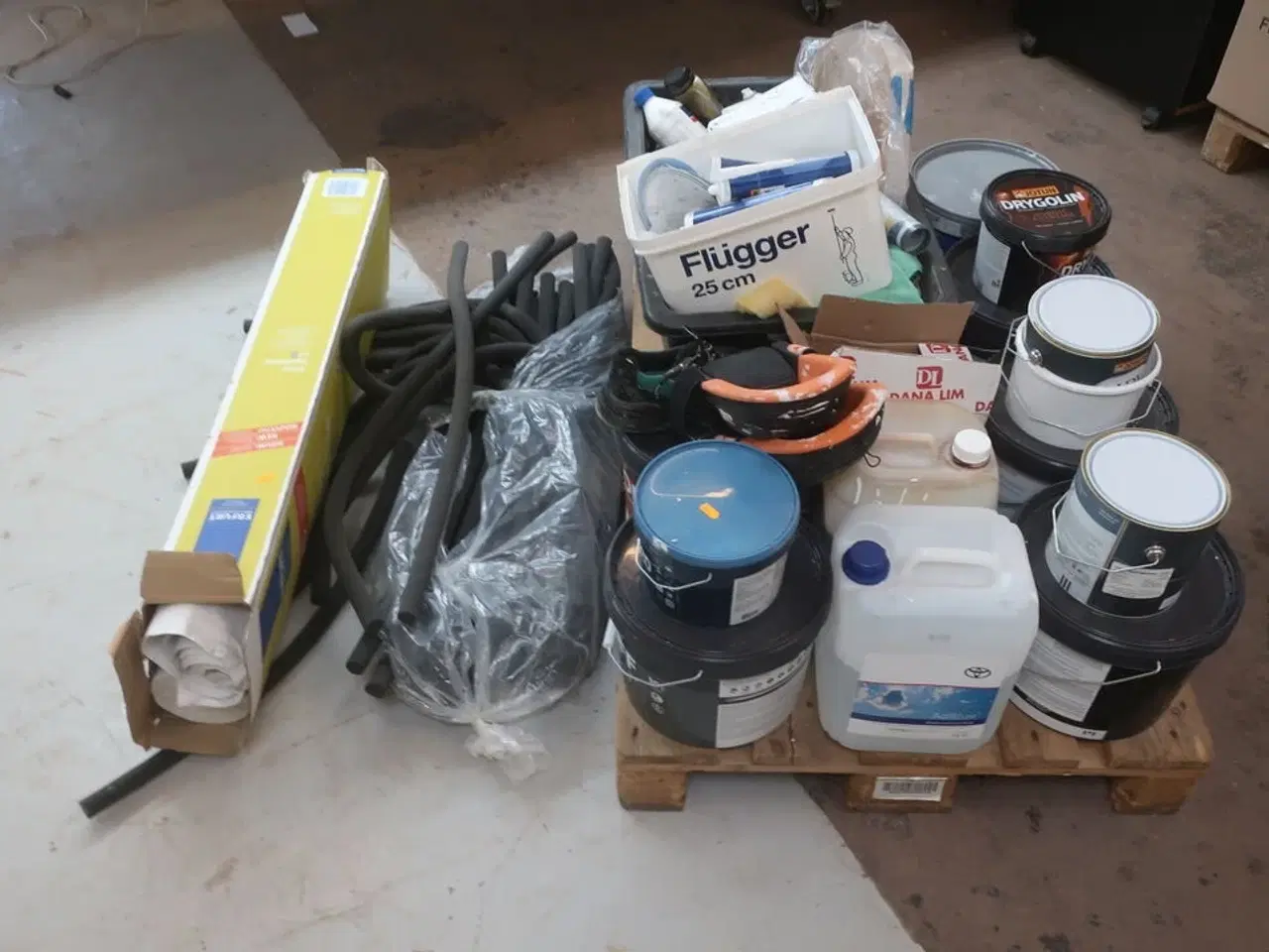 Billede 1 - Maling, fuge, bagstop m.m.