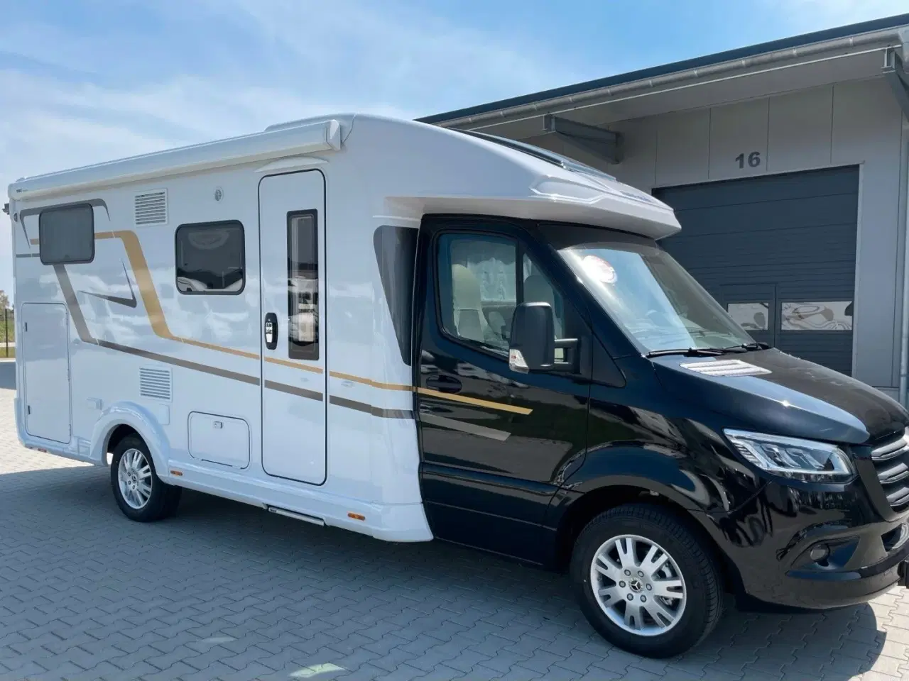 Billede 1 - Eura Mobil Profila T 676 EB Luminary-S-Paket