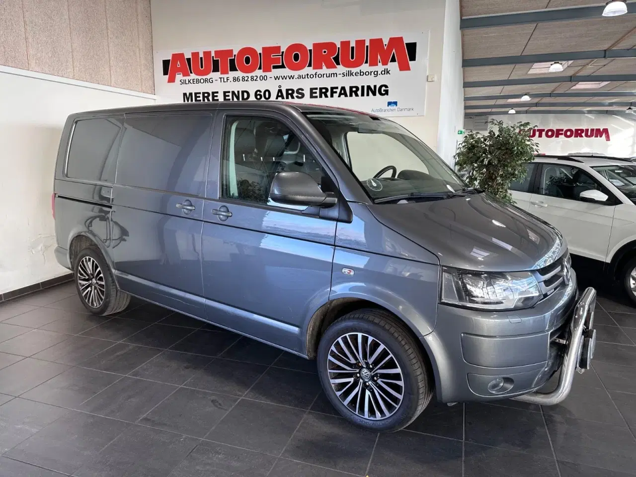 Billede 1 - VW Transporter 2,0 TDi 180 Kassevogn DSG 4Motion kort