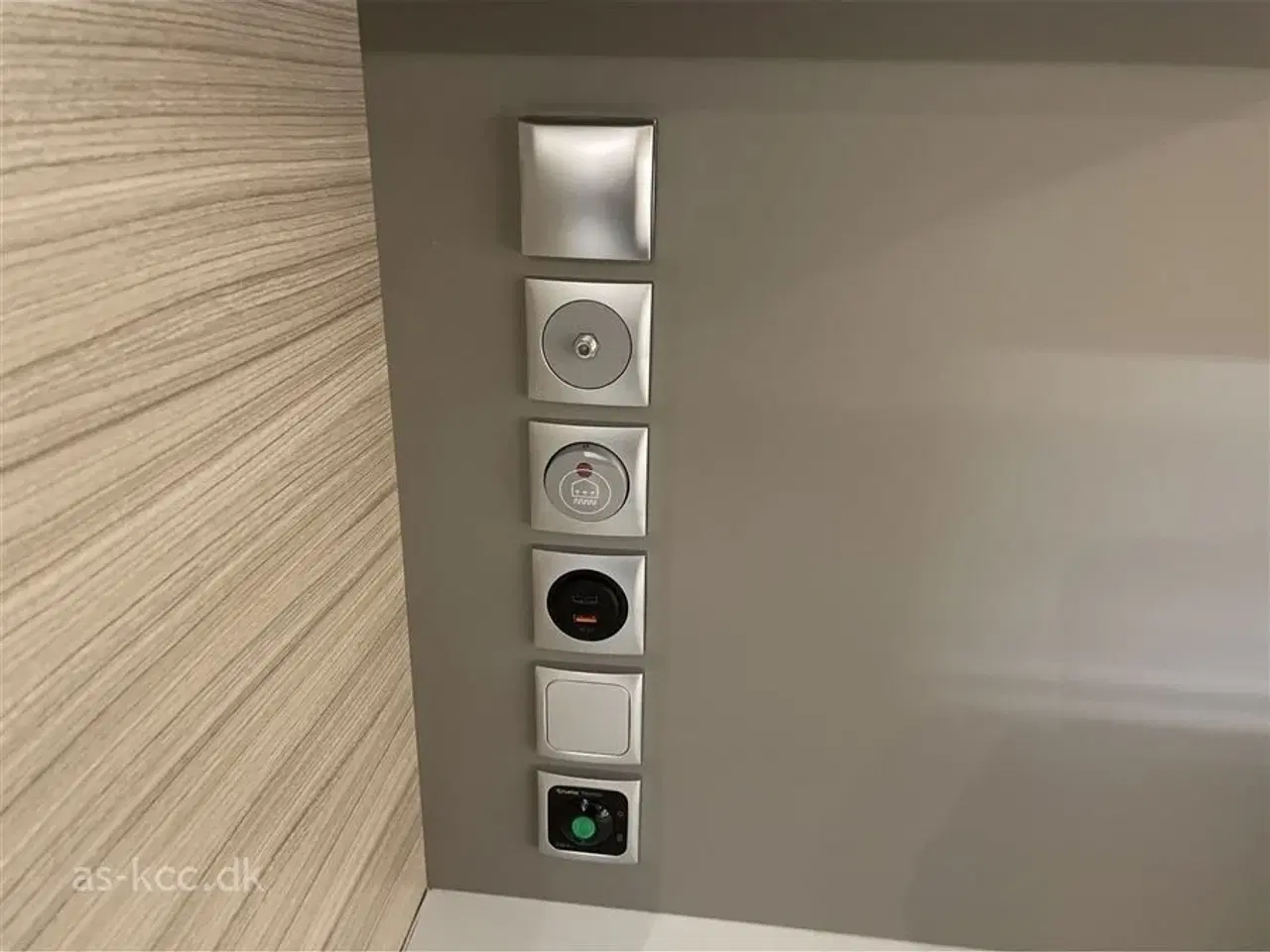 Billede 7 - 2026 - Adria Altea 542 PH   Adria Altea 542 PH Årg. 2026 4 sovepladser, 4 siddepladser. kan vejes ned til 1350 KG Lader+batteriboks+udvendig stik kr. 1.649,- lagt i prisen