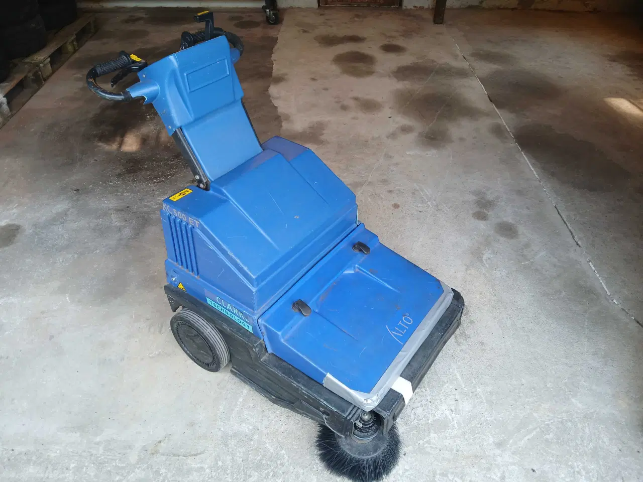 Billede 1 - nilfisk-Alto fejemaskine