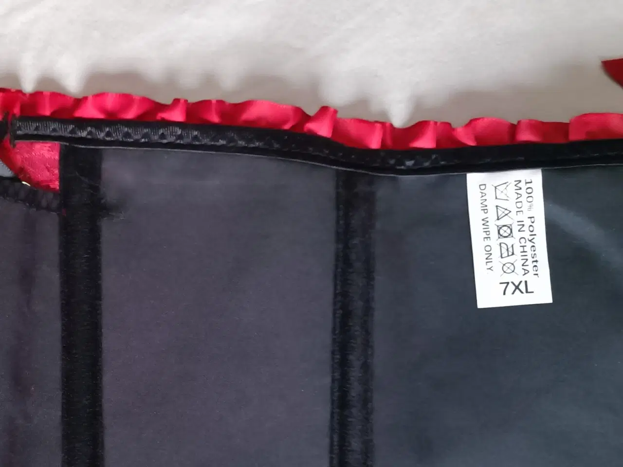 Billede 4 - Vinrødt brokade korset