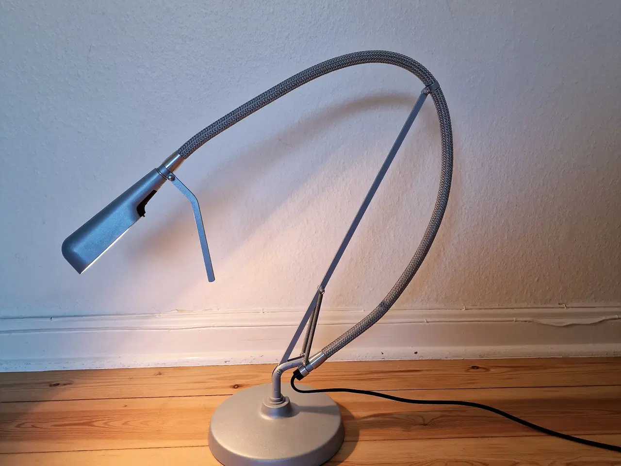 Billede 1 - Skøn Luxo Arketto bordlampe. 