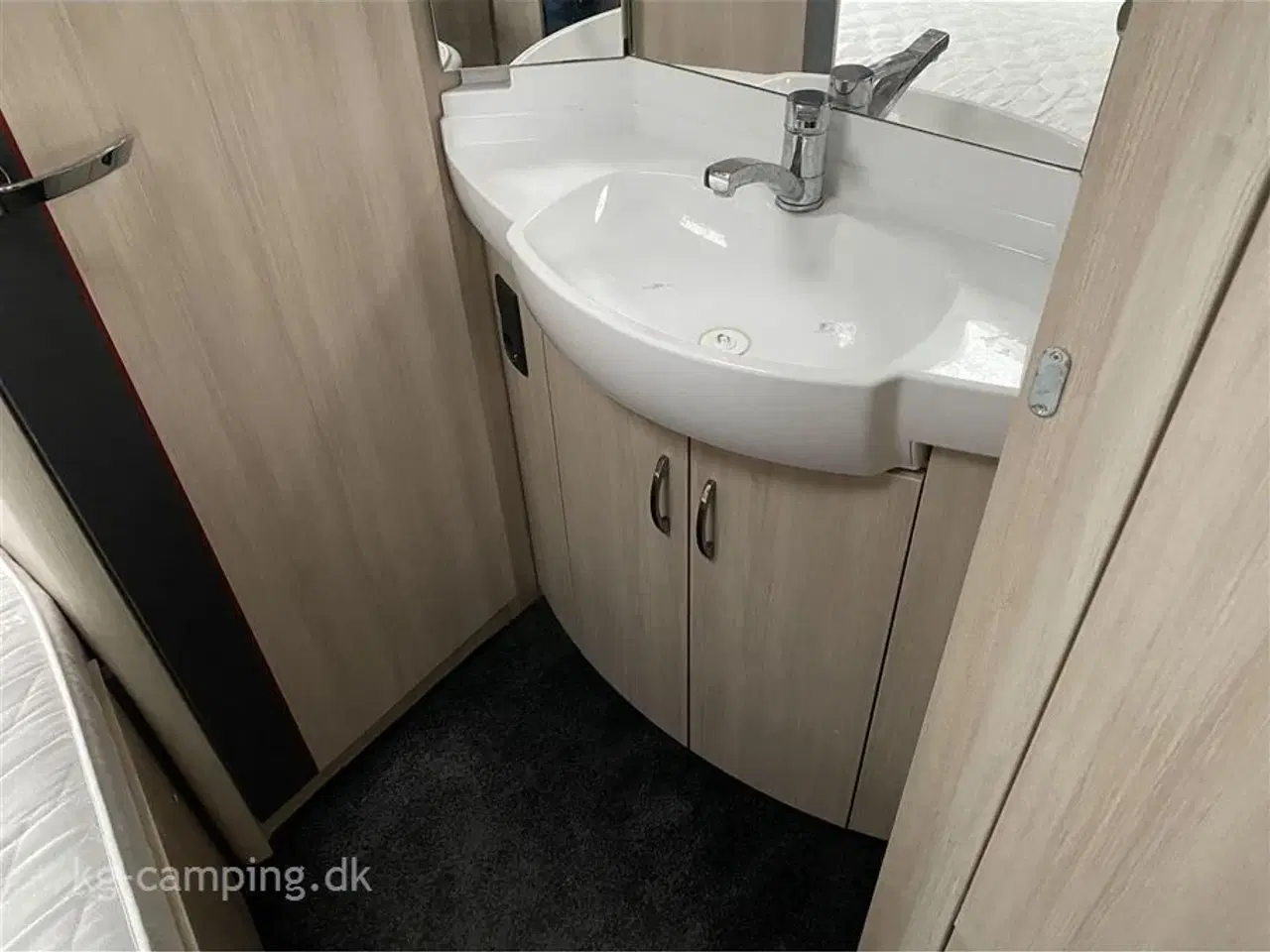 Billede 9 - 2018 - Hobby De Luxe Edition 560 KMFe 3-køjers vogn med dobbeltseng