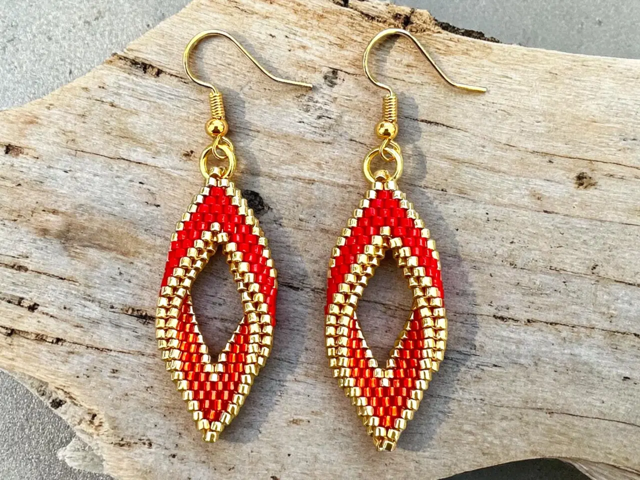 Billede 1 - Håndlavede perle øreringe 