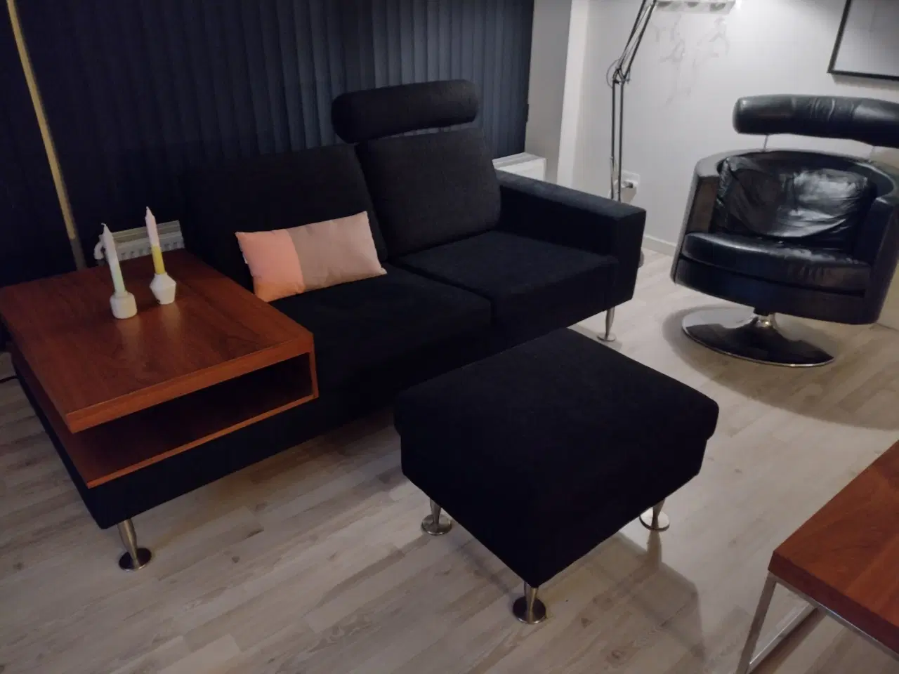 Billede 2 - Super flot sofa med indbygget bord og tilhørende p