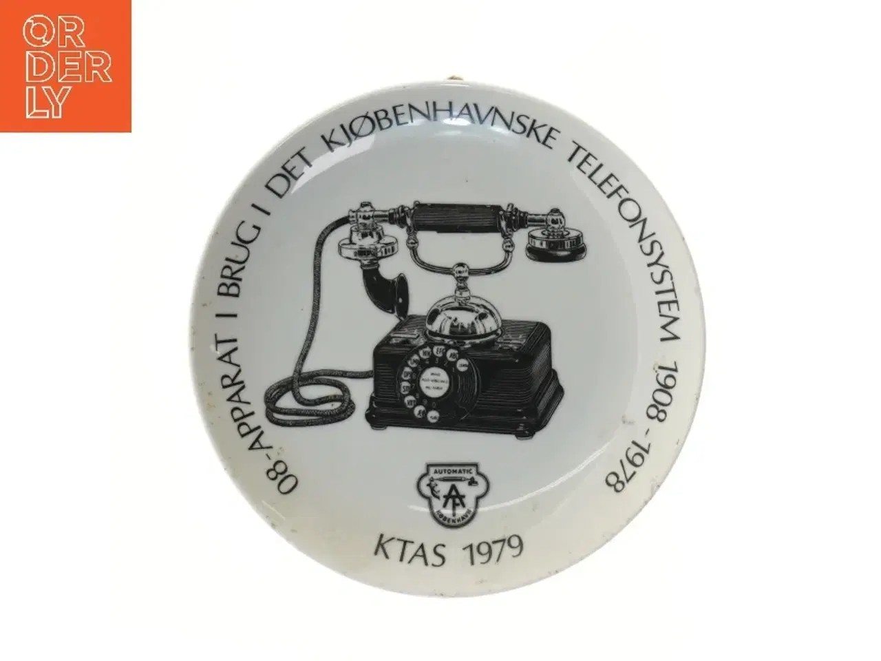 Billede 1 - Porcelænstallerken med telefonmotiv fra Scan Lekven Design (str. Ø 19,5 cm)