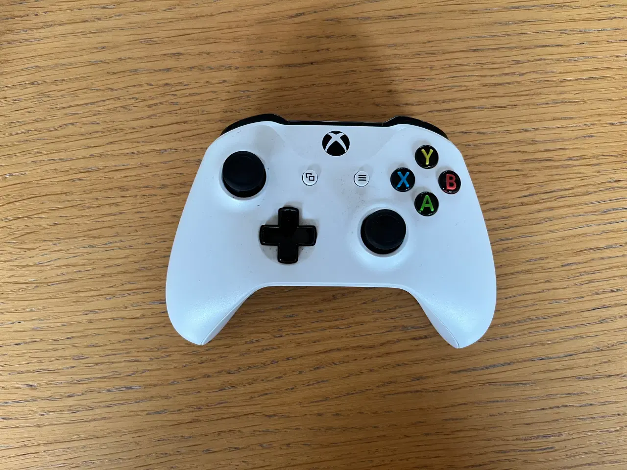 Billede 4 - Xbox One S med spil og controller 