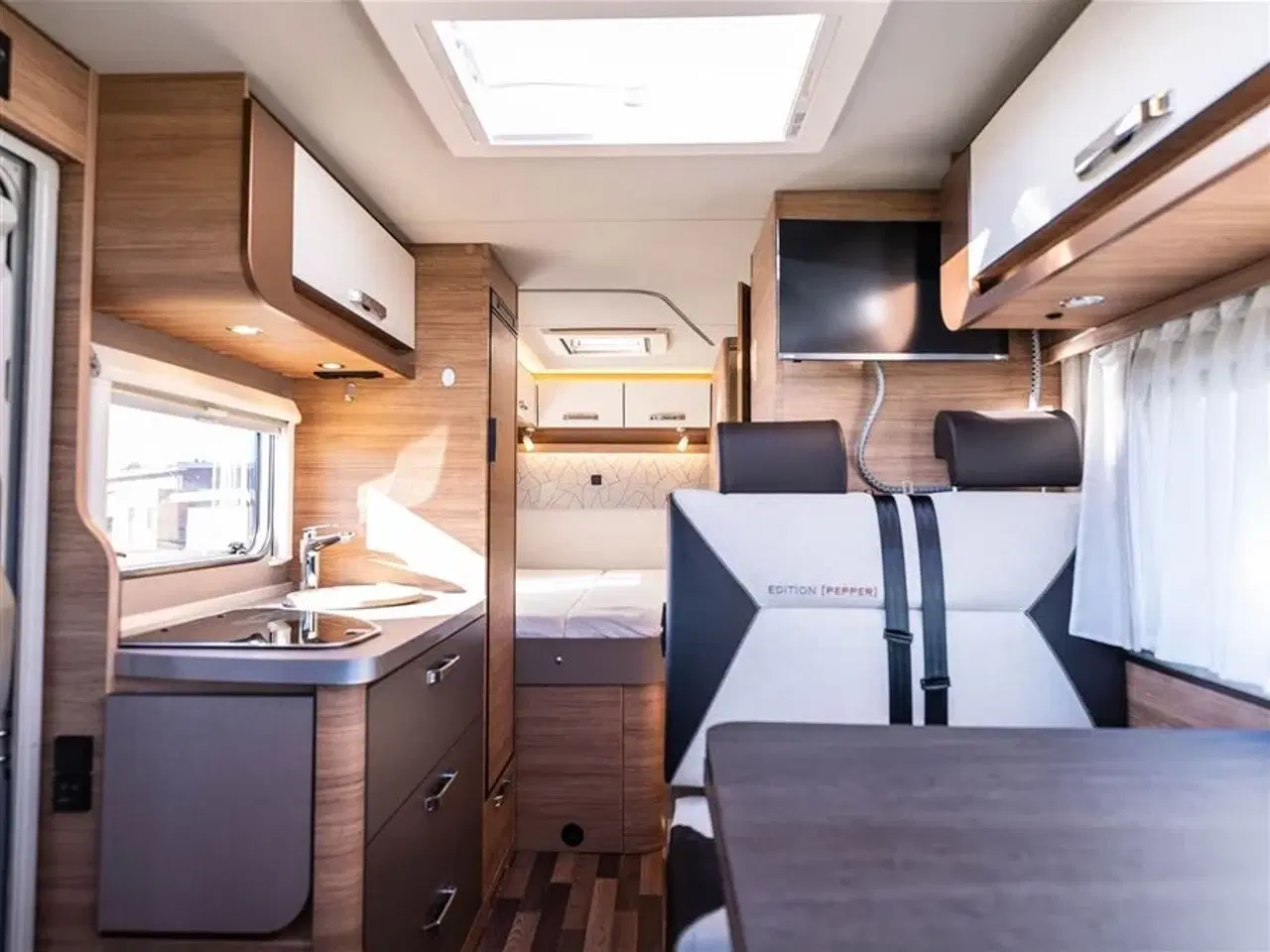 Billede 2 - 2021 - Weinsberg CaraCompact 600 MF "Pepper Edition"   Kompakt autocamper med Automatgear