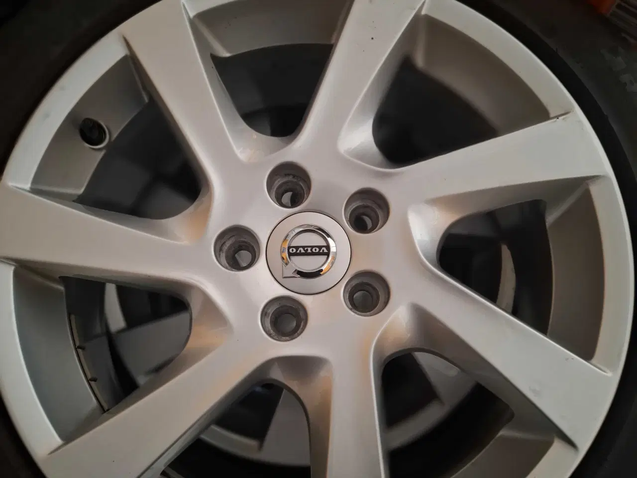 Billede 1 - Alufælge Pandora Volvo sommerdæk 17"