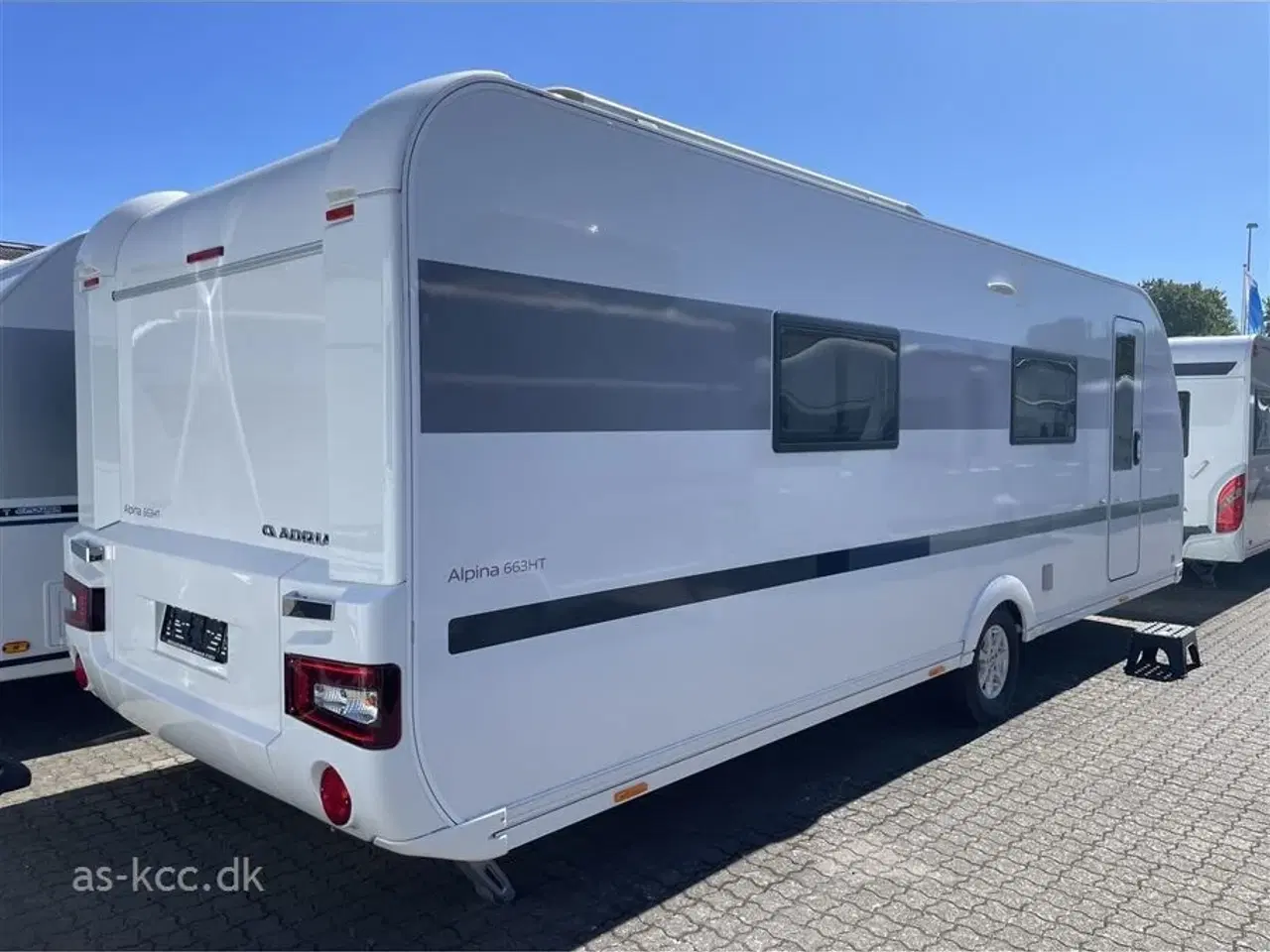 Billede 2 - 2021 - Adria Alpina 663 HT Alde Centralvarme   Adria Alpina 663 HT årg. 2021. 4 sovepladser, 6 siddepladser
