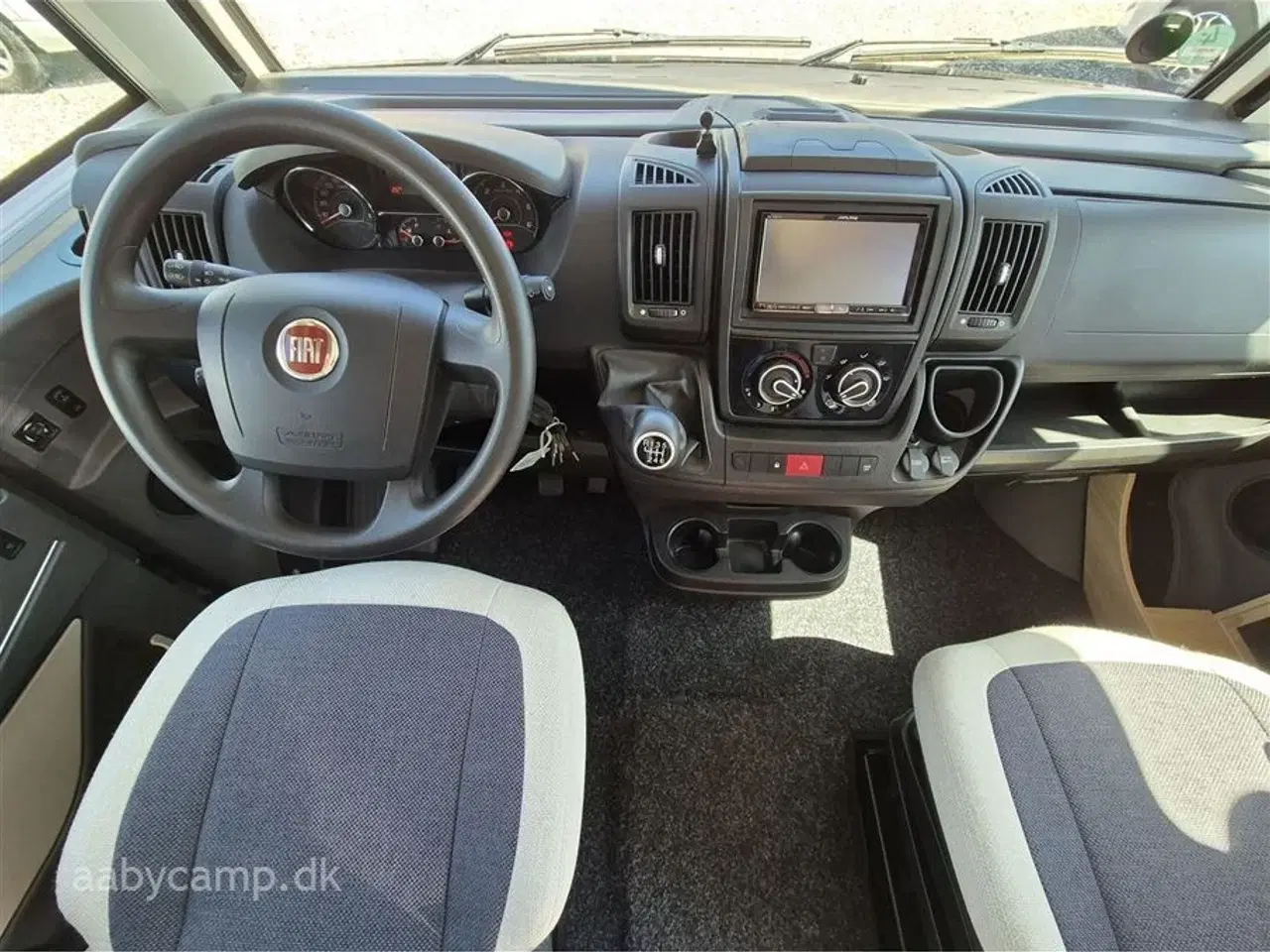 Billede 6 - 2018 - Knaus Sky I 650   Egoist Camper med god indretning. solceller. batteri. tv. el-markise. og el-trin.