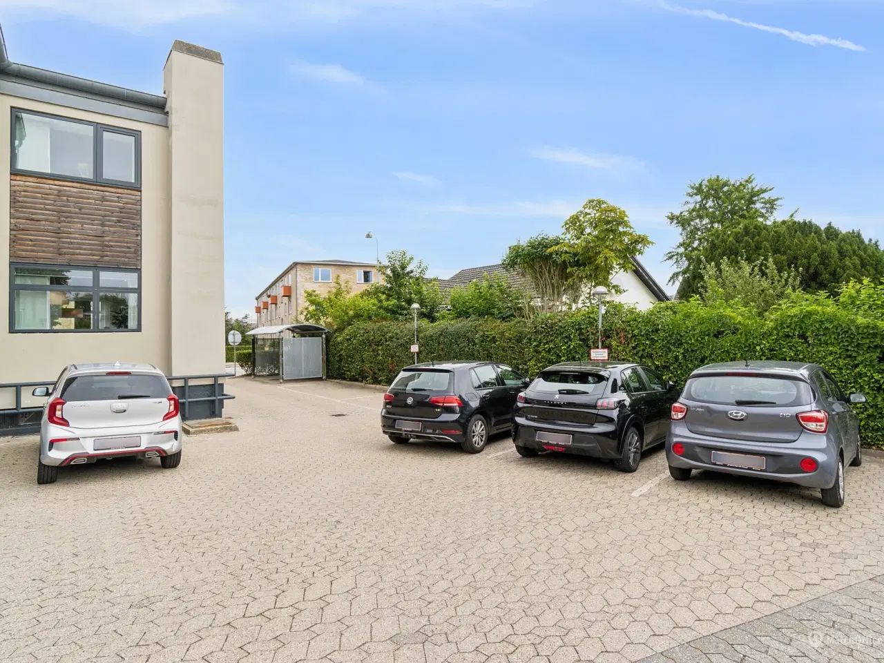 Billede 12 - Velholdt og indbydende domicillejemål med stor eksponering - velegnet til kontor. butik, showroom eller undervisning