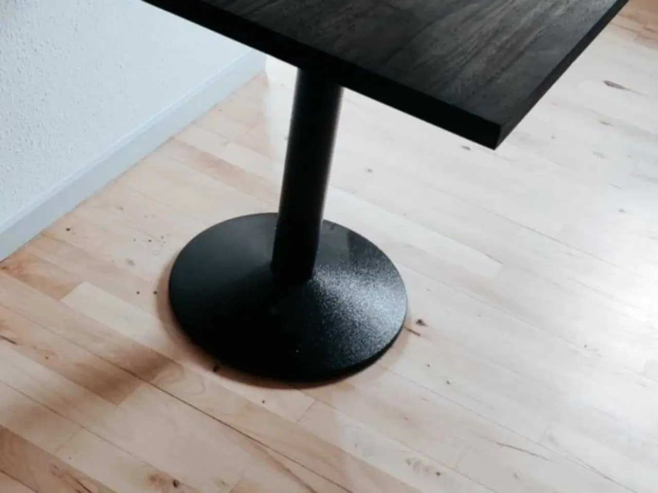 Billede 2 - Cafebord med massiv bordplade