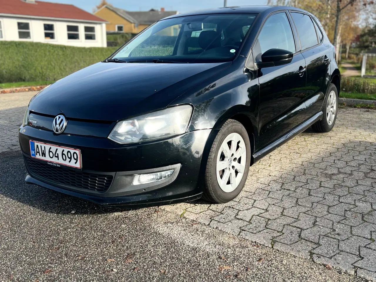 Billede 2 - Driftsikker og nysynet VW Polo med lav KM