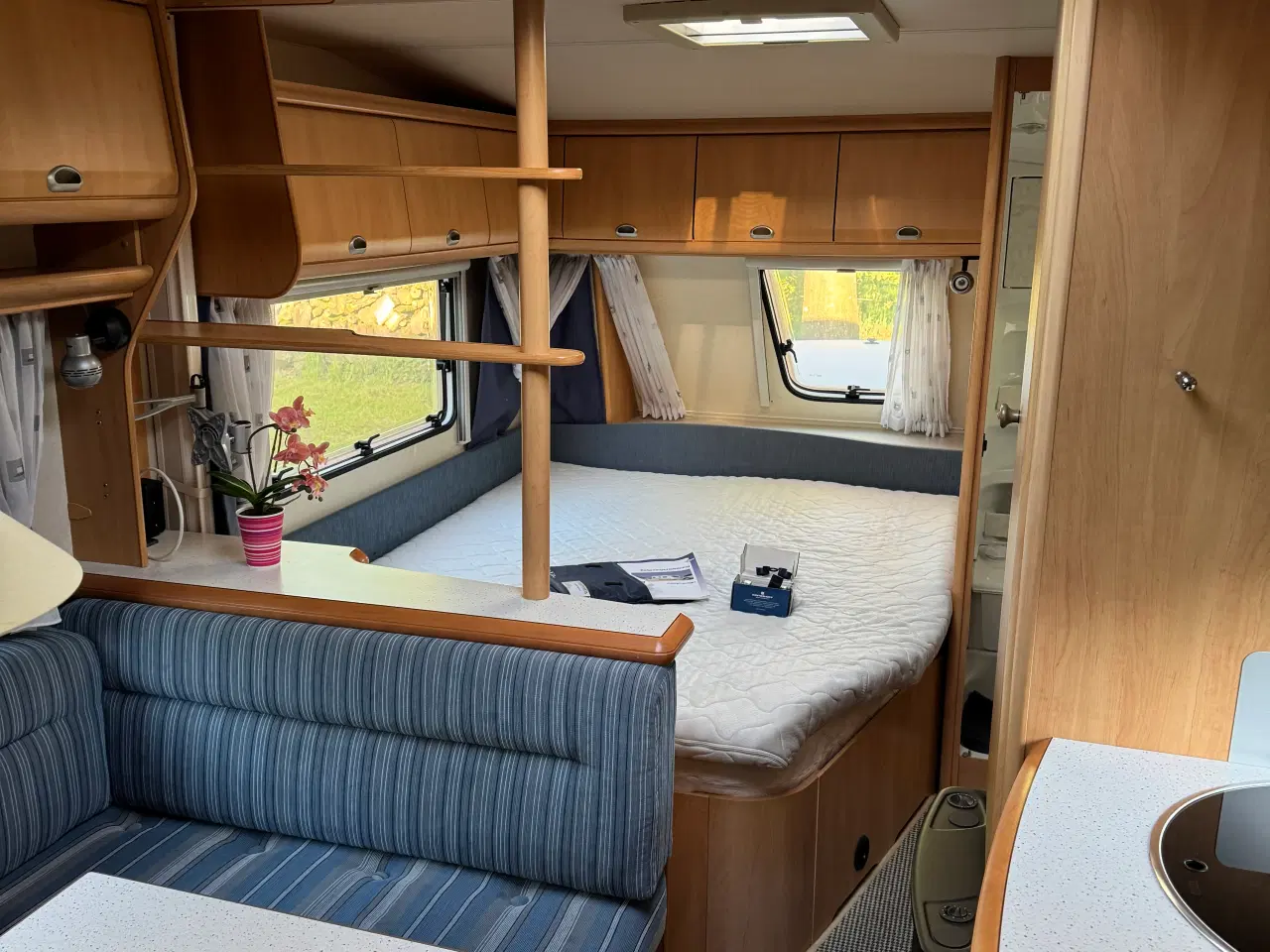 Billede 10 - Hobby 560 KMFE de luxe easy+mover, fortelt, løsøre