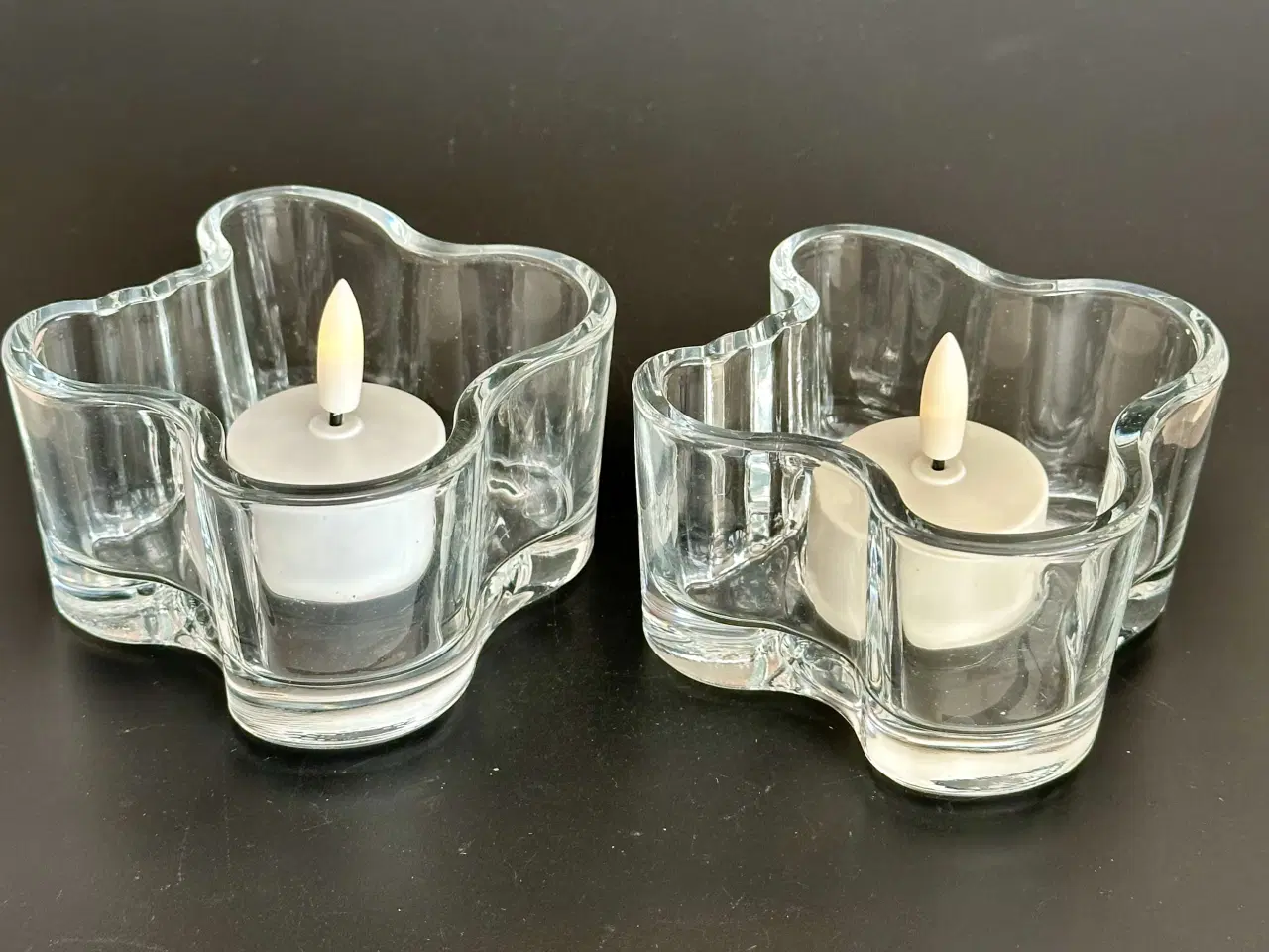 Billede 2 - Smukt Iittala sæt af to lysestager I flot stand