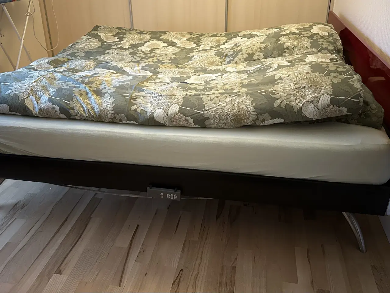 Billede 8 - Meget pæn og velholdt Auping elevation seng m/gavl