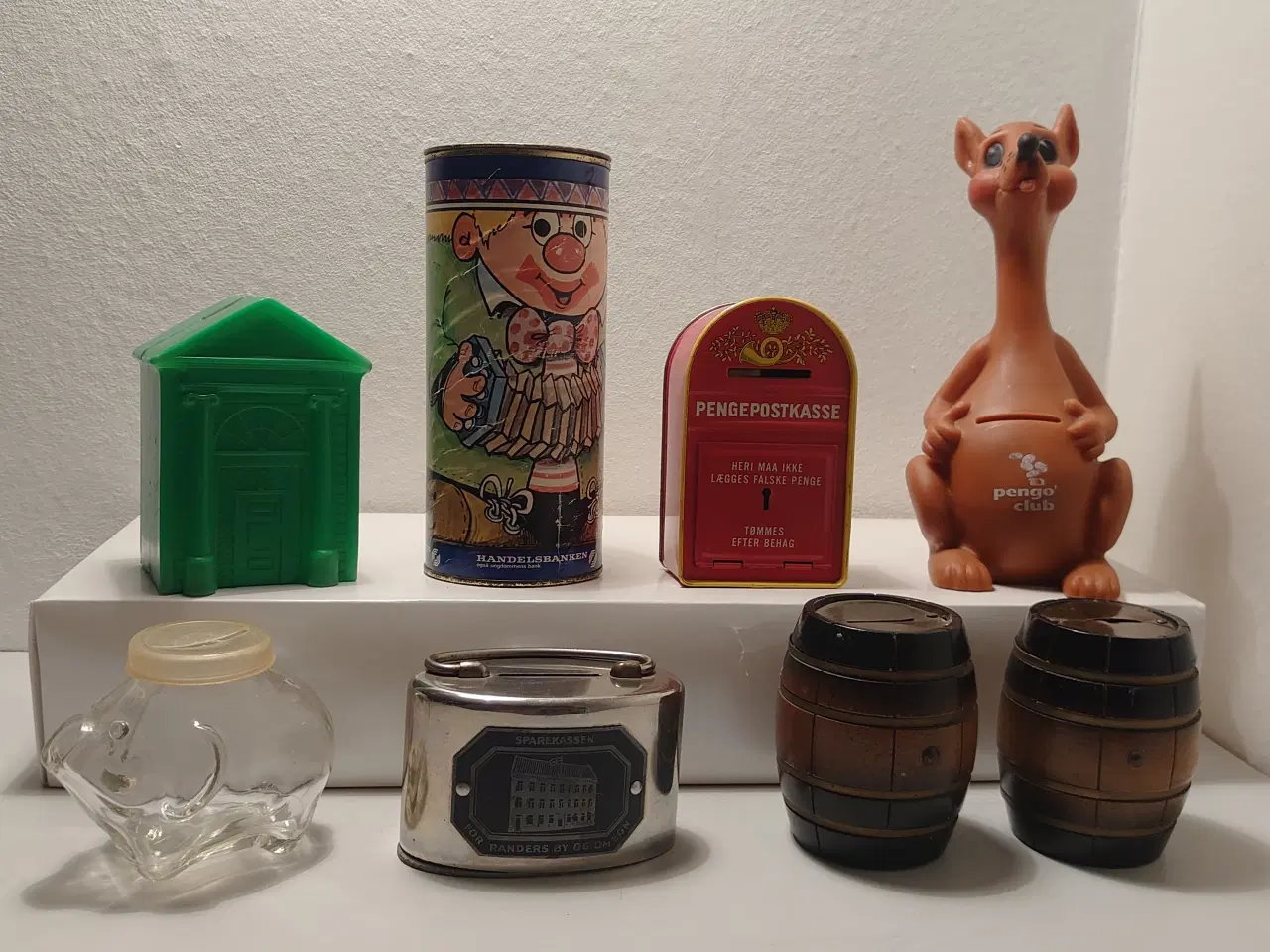 Billede 1 - 8 stk vintage sparebøsser sælges samlet.