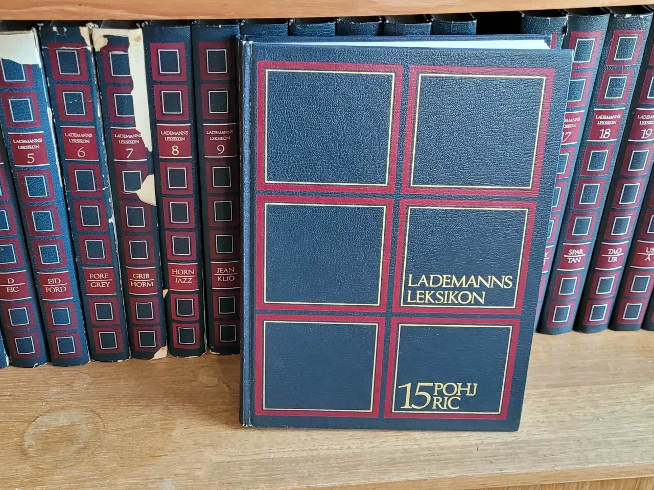 Billede 1 - Lademanns Leksikon sæt med 22 bøger