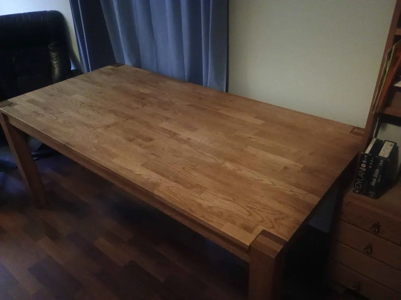 Billede 1 - Spisebord med stole