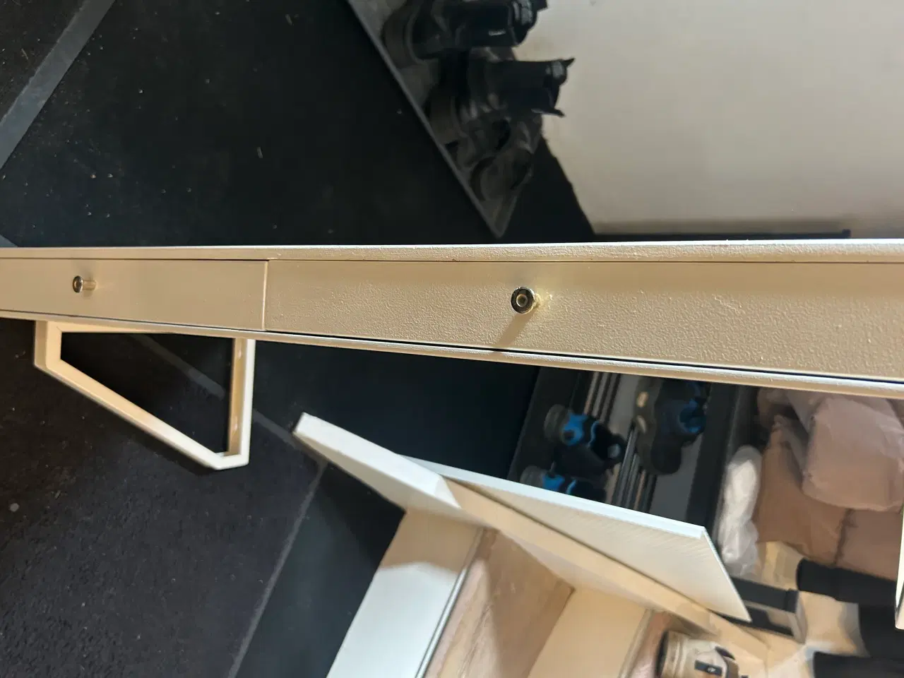 Billede 4 - Hvidt lille skrive/sminkebord