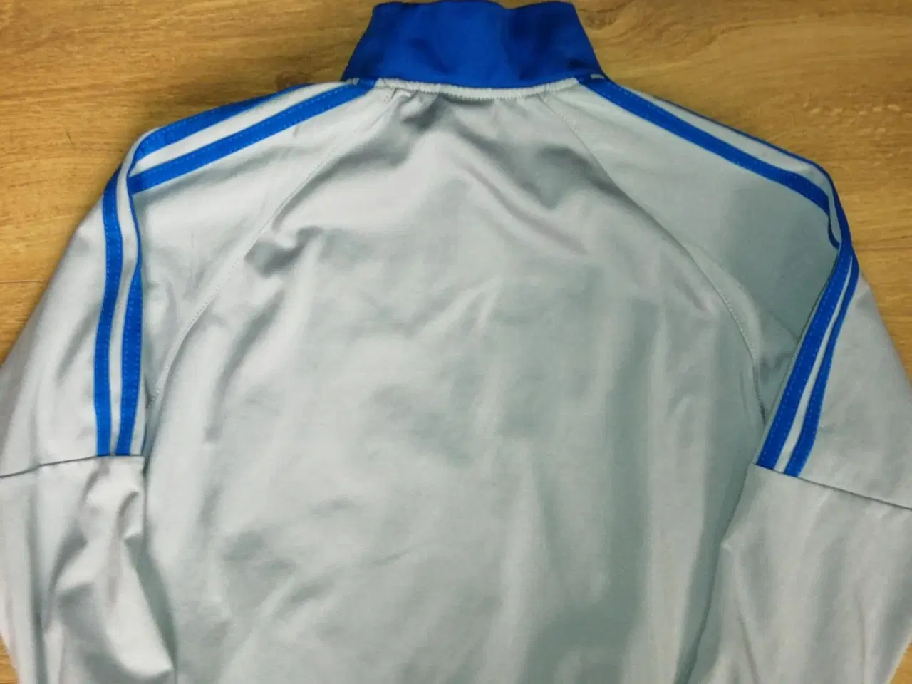 Billede 4 - REAL MADRID TRACK TOP STR. 14 ÅR, I FLOT STAND