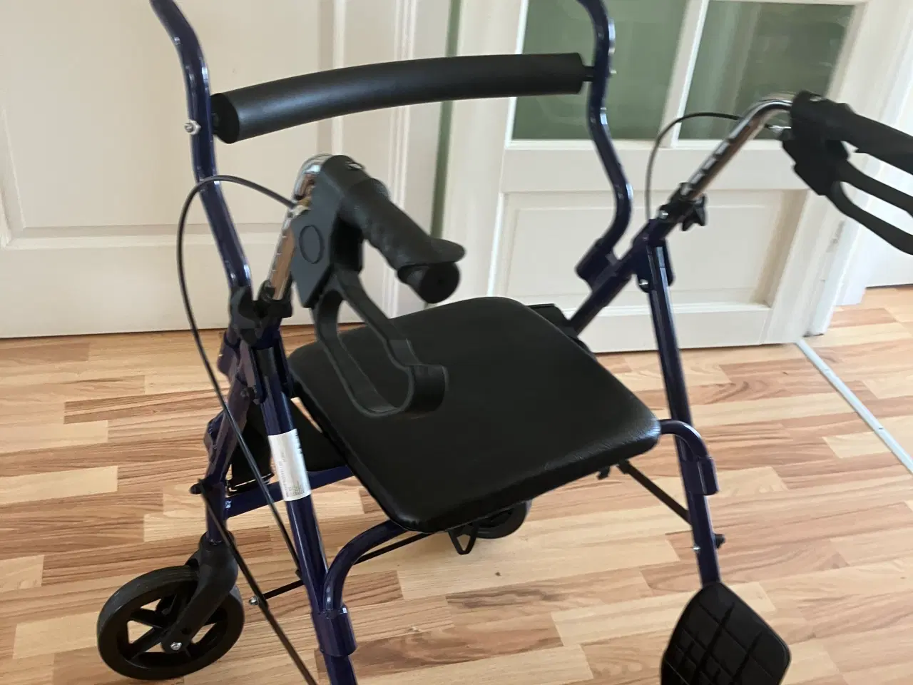 Billede 2 - Rollator/kørestol