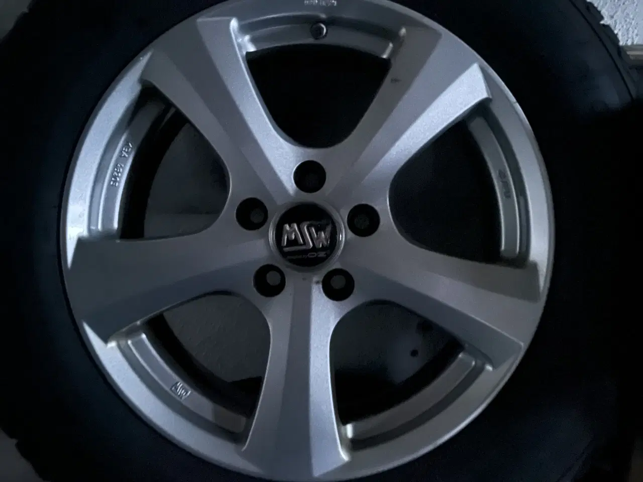 Billede 4 - Flotte RAV4 vinterdæk med alu-fælg