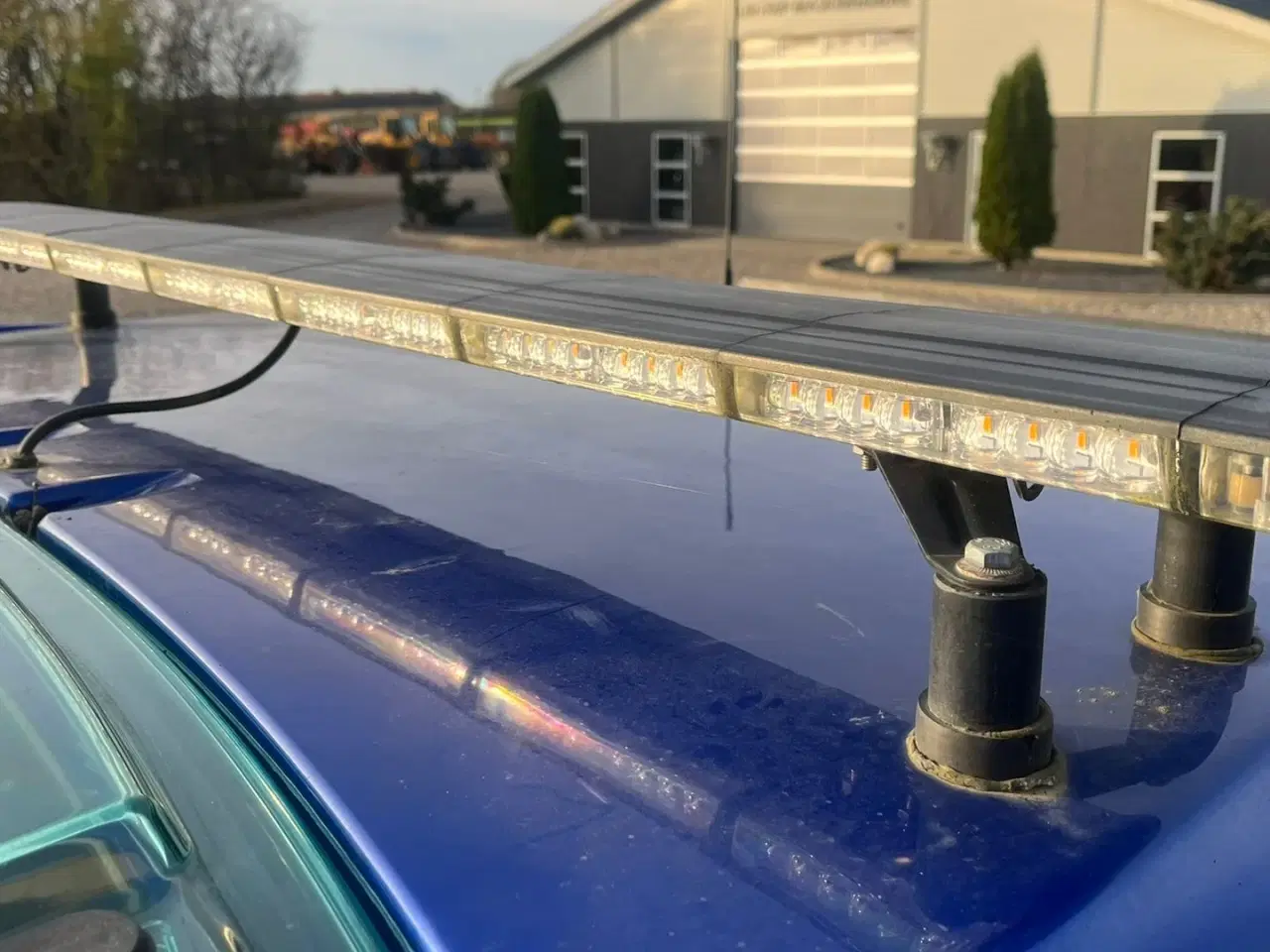 Billede 12 - New Holland T5.100 Blue Power udstyrs model, med brede hjul, frontlift og ekstra lys.