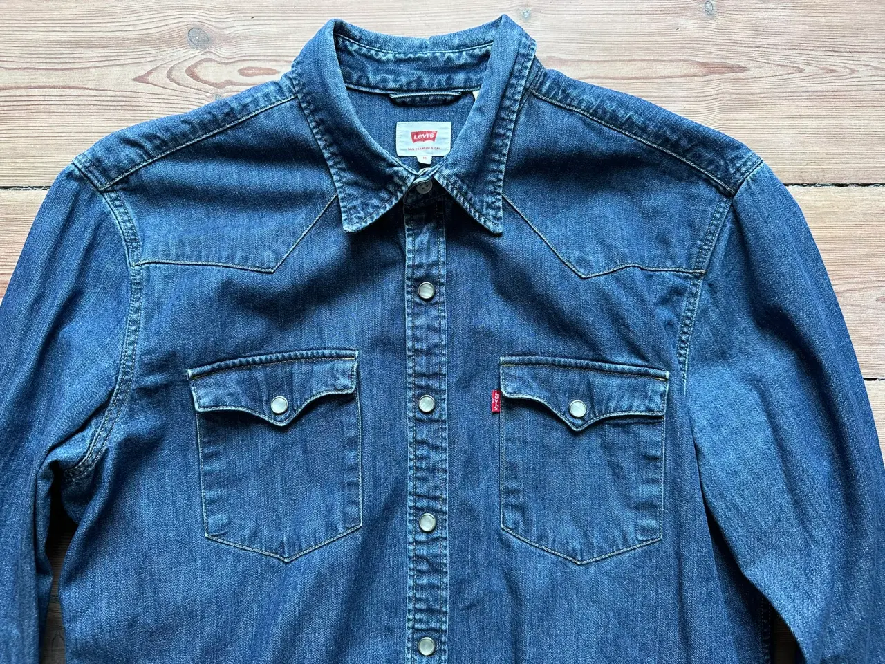 Billede 2 - Mørkeblå Levi's cowboy skjorte i M