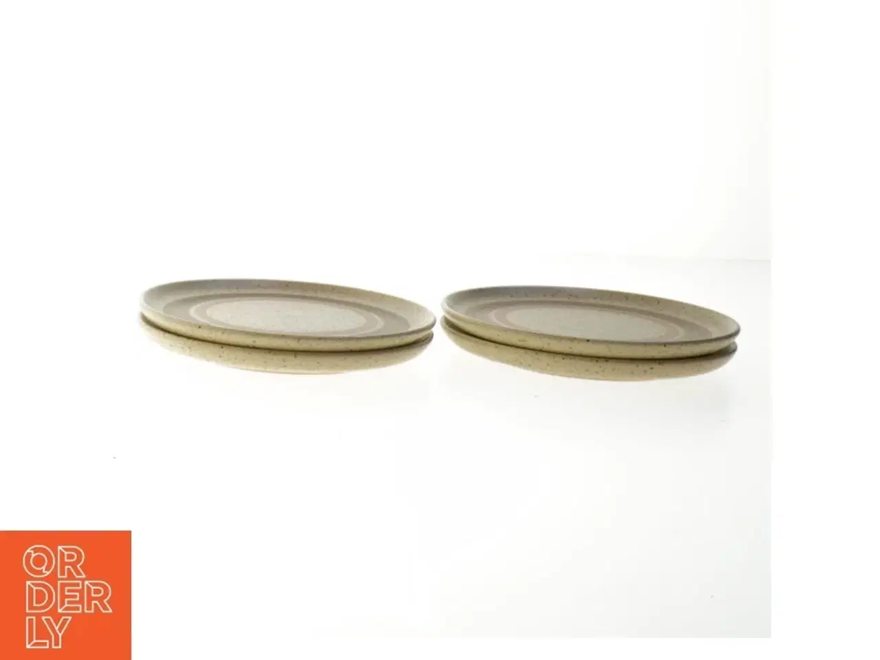 Billede 1 - Sæt af 4 runde tallerkener (str. 4 styk. ø. 16,5 cm)