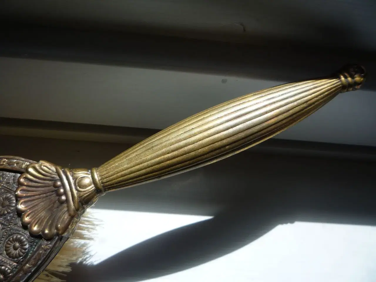Billede 3 - Smuk antik hårbørste i bronze