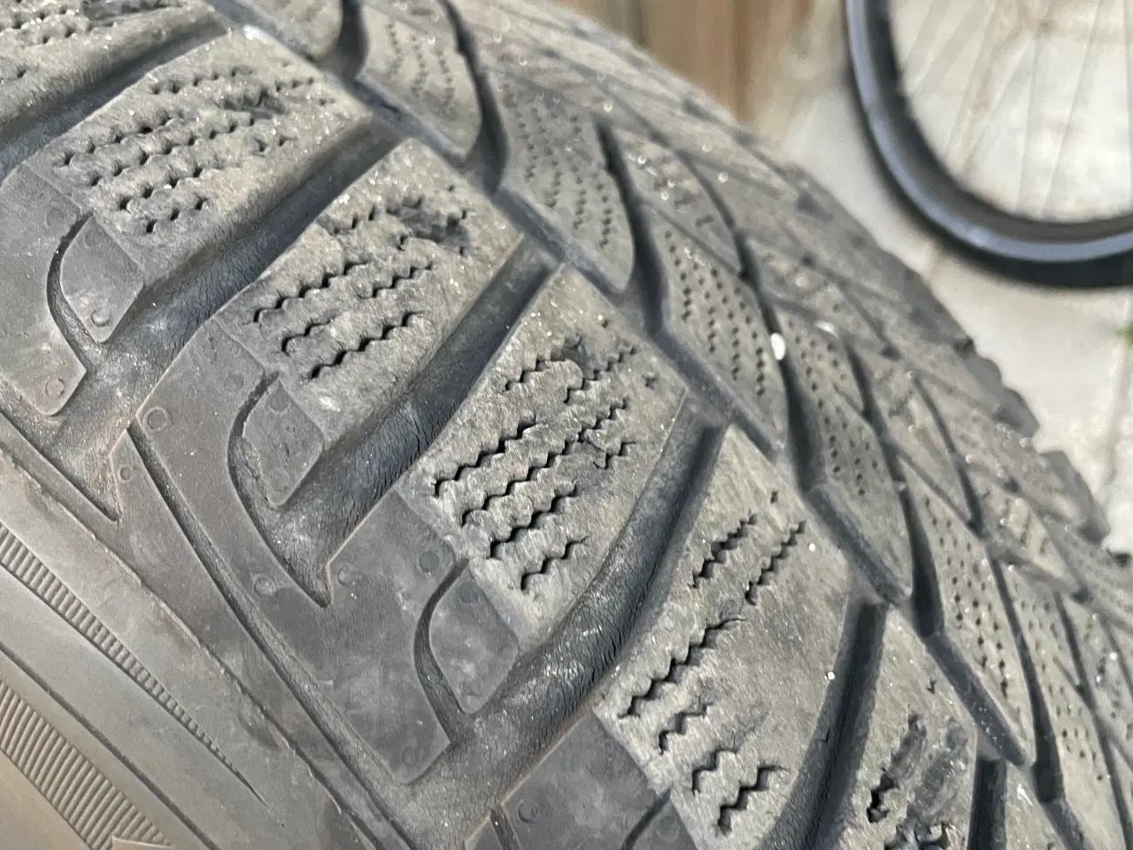 Billede 3 - Volvo Alu fælge med vinterdæk