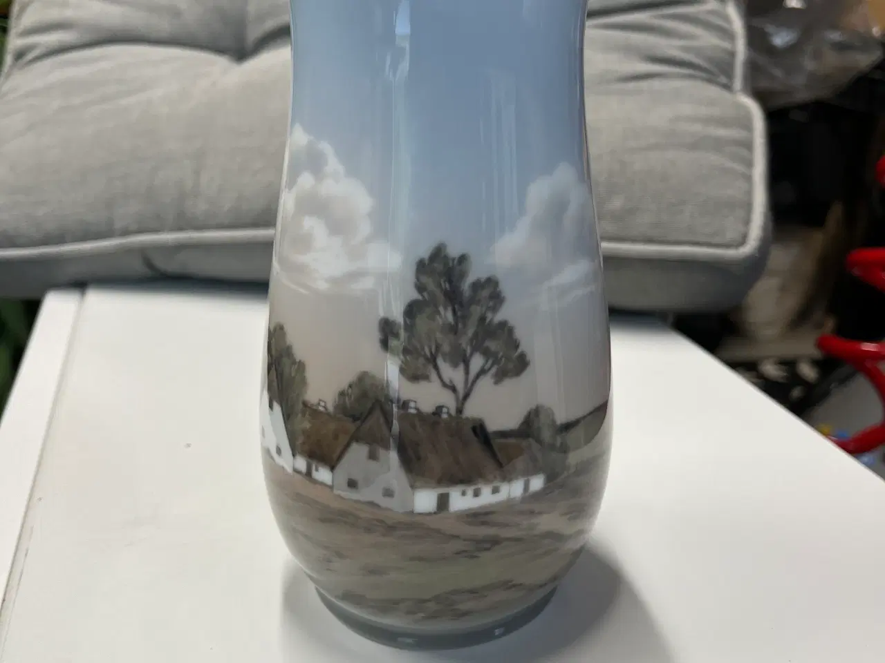 Billede 1 - B & G vase med gård motiv