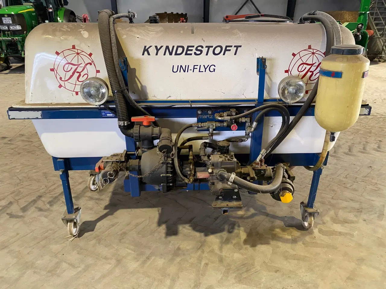 Billede 1 - 1.500 liter fronttank med udstyr