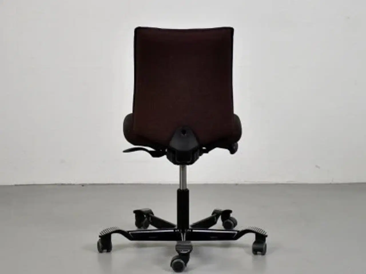 Billede 3 - Häg h05 5200 kontorstol med rødbrun polster og sort stel.