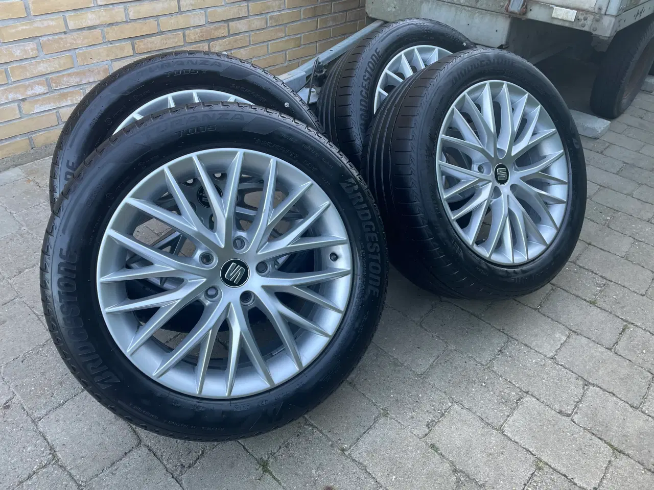 Billede 1 - 17” originale Seat fælge med dæk 