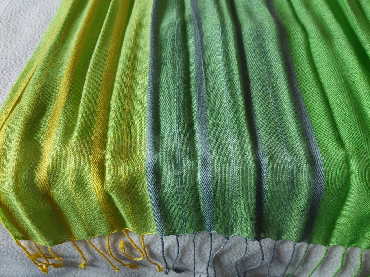 Billede 1 - Nyt Tørklæde M Flere Grønlige Farver og Frynser