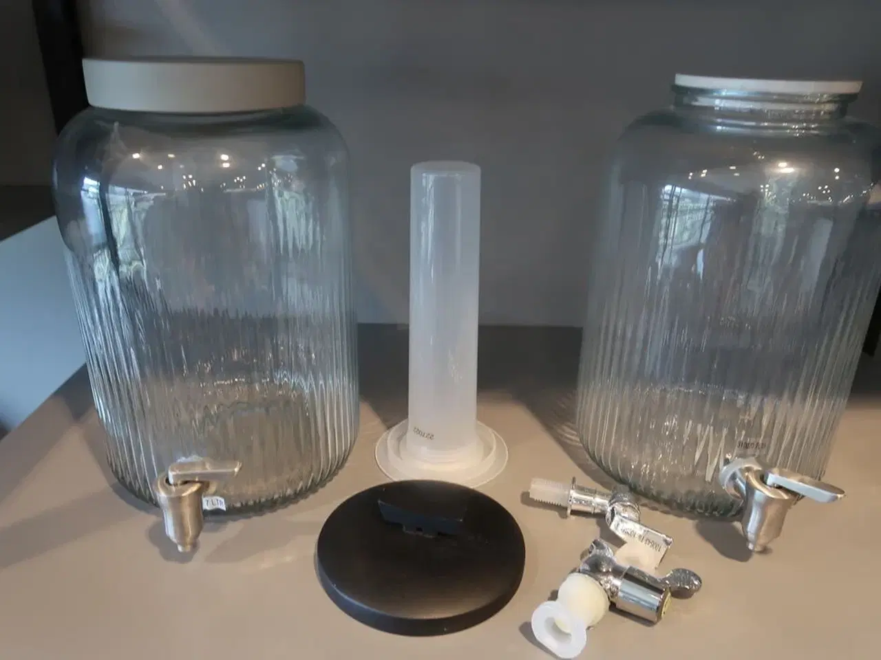 Billede 1 - 2 stk. dispensere med taphane