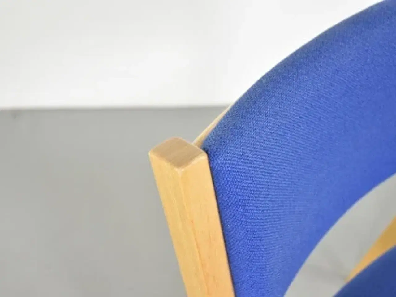 Billede 8 - Farstrup konference-/mødestol i bøg med blåt polster