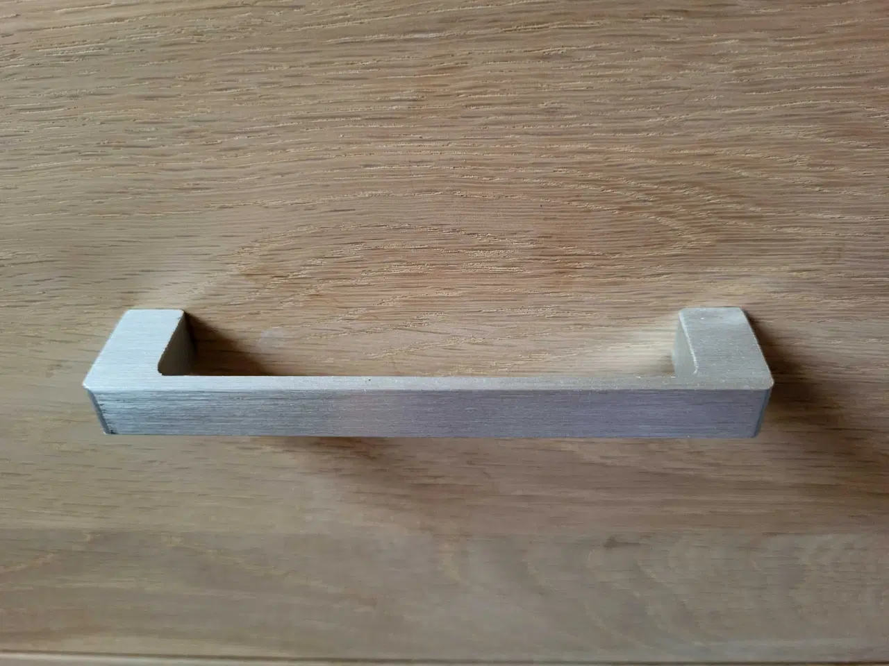 Billede 4 - Flot skænk i massiv eg