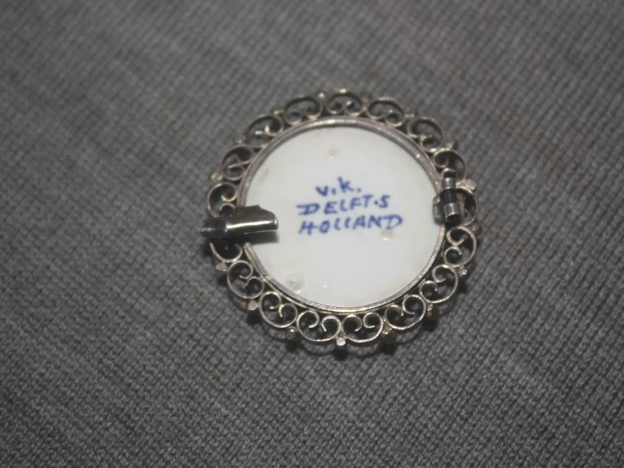 Billede 2 - Vintage Delft's Vindmølle Broche diam 3,4 cm