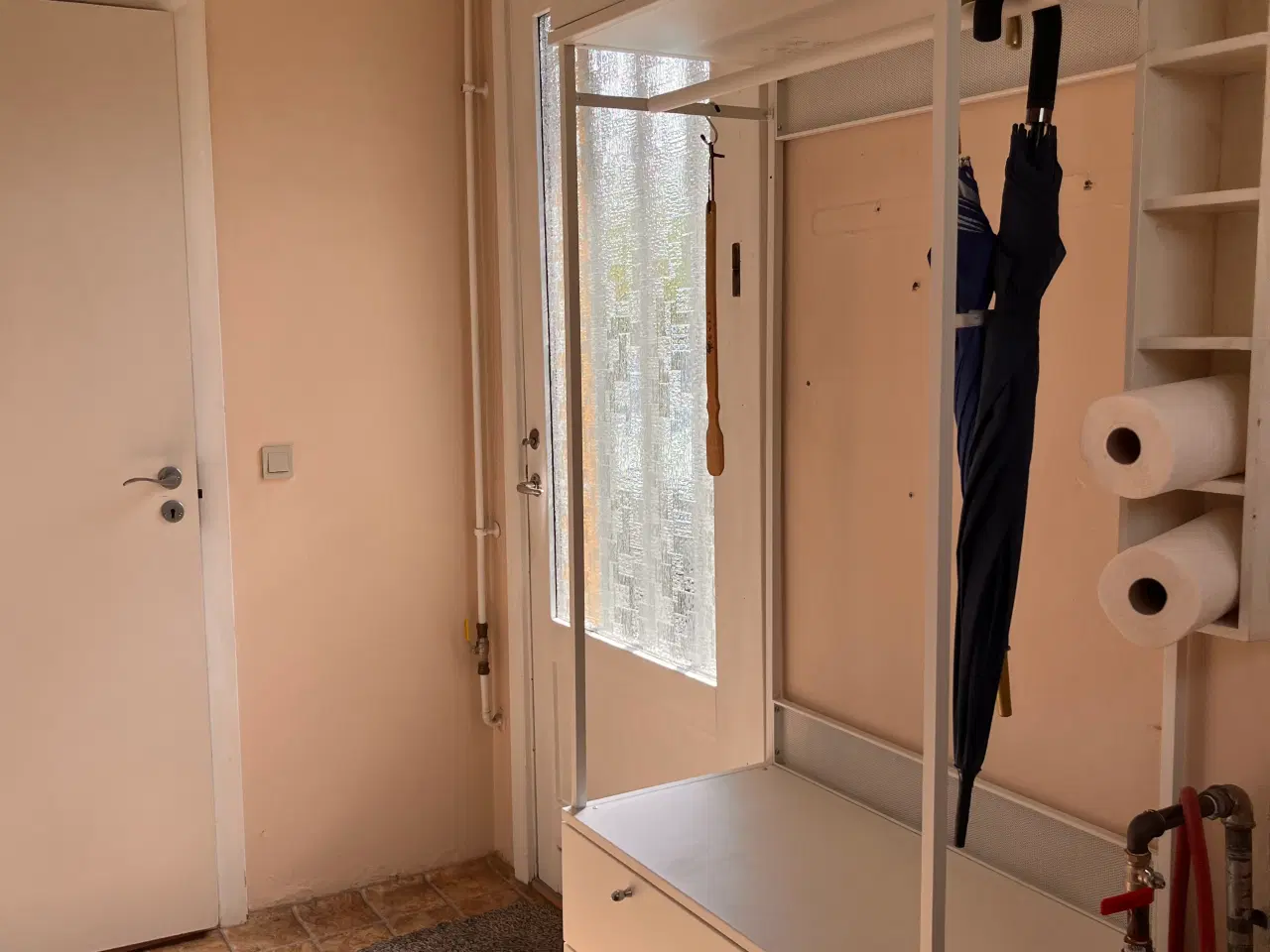 Billede 10 - Garderobe.  3 skuffer og låger Plastafra ikea