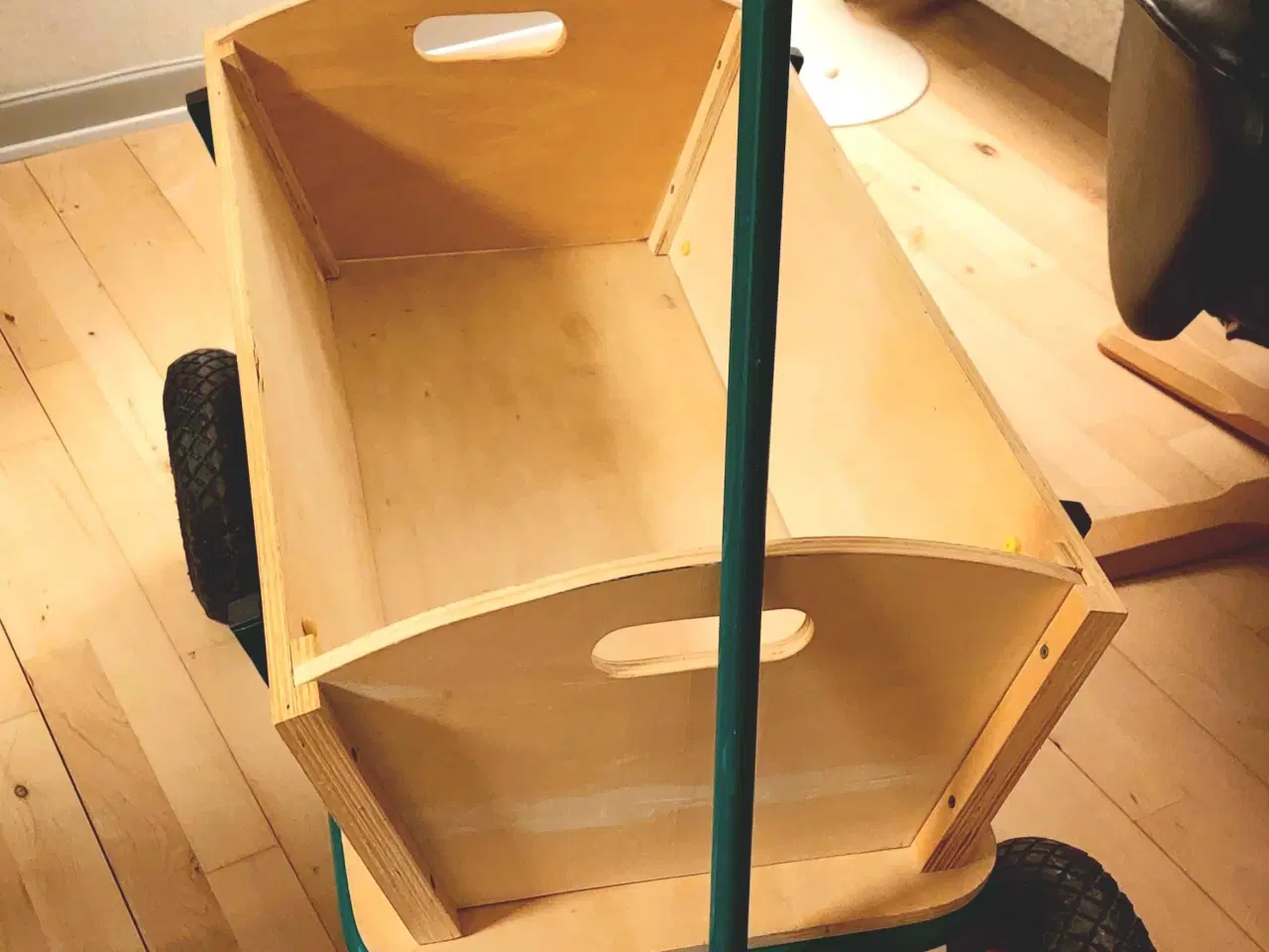 Billede 2 - Pæn trækvogn med trækasse 