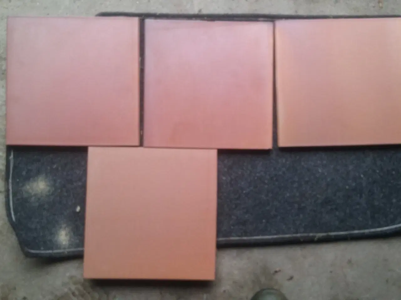 Billede 1 - 4 stk retro ABC klinker i rødbrun - 24 X 24 X 1,5