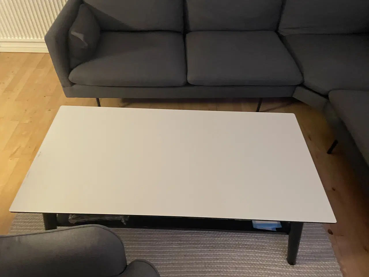 Billede 2 - Hjørne sofa med stol og sofabordet