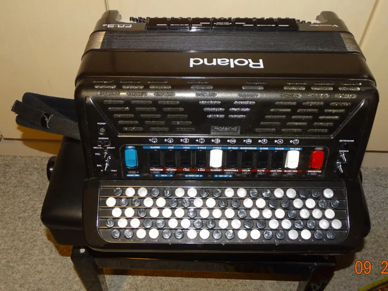 Billede 1 - Harmonika 5 radet Accordion RolandFR-35